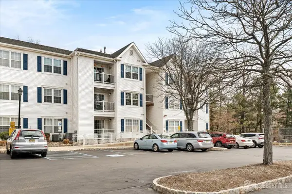 -1125 Waterford Drive W, Edison, NJ 08817