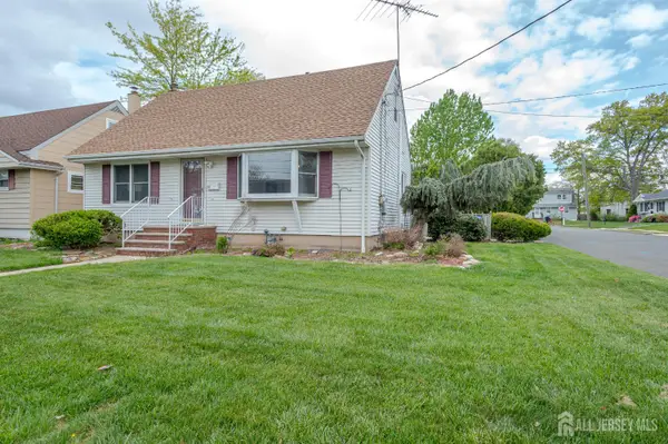 -32 Lincoln Avenue, Colonia, NJ 07067