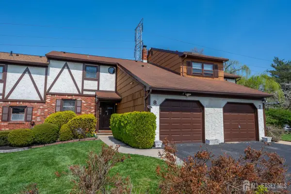 -8 Sherbone Place, Sayreville, NJ 08872