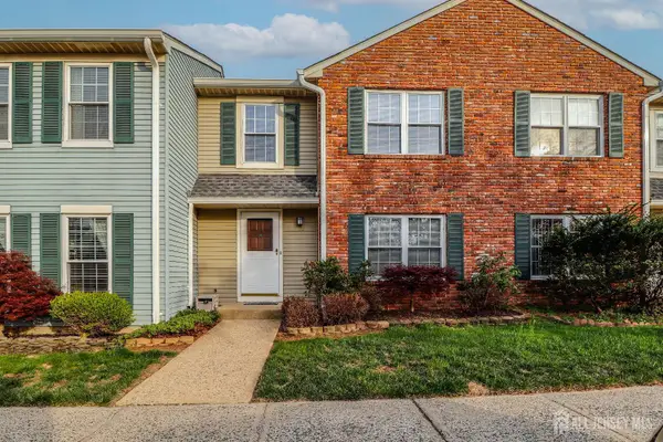 -118 Selby Court, Franklin, NJ 08873