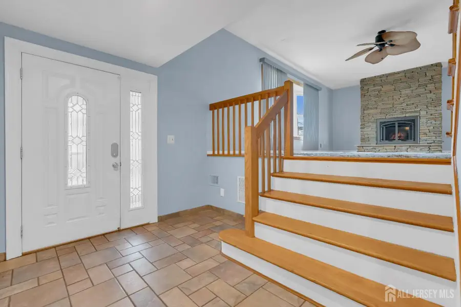 -17 Hollywood Drive, Woodbridge, NJ 07095 - #3