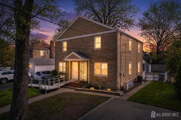 -32 Robins Place, Metuchen, NJ 08840