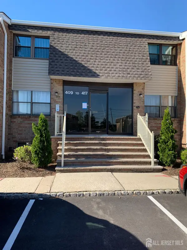 -414 Sharon Court, Woodbridge Proper, NJ 07095