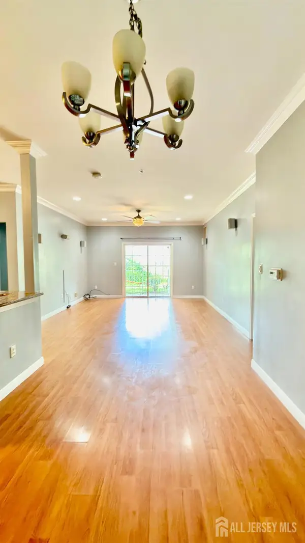 -914 Del Negro Court, South Plainfield, NJ 07080