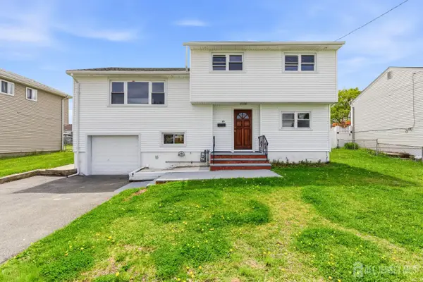 -29 Swarthmore Drive, Carteret, NJ 07008