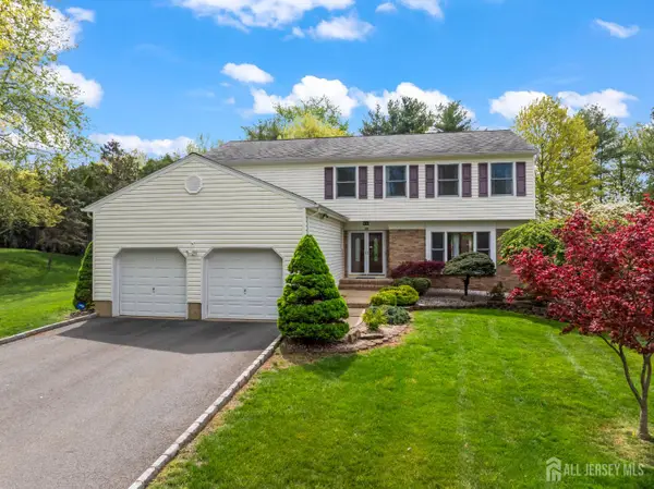-19 Aspen Circle, Edison, NJ 08820