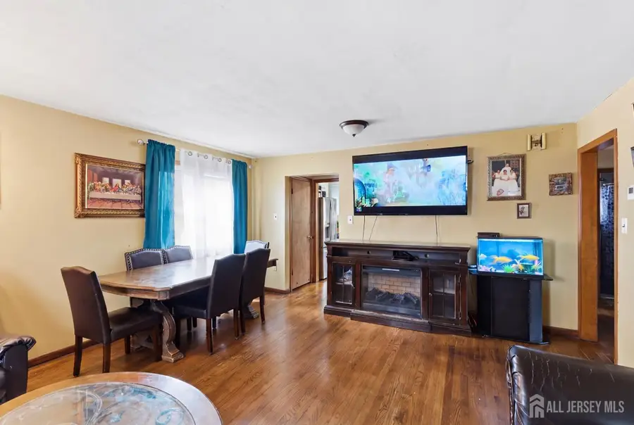 -2 Oakwood Place, North Brunswick, NJ 08902 - #3