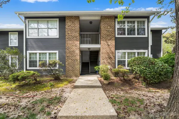 -8 Lafayette Court, North Brunswick, NJ 08902