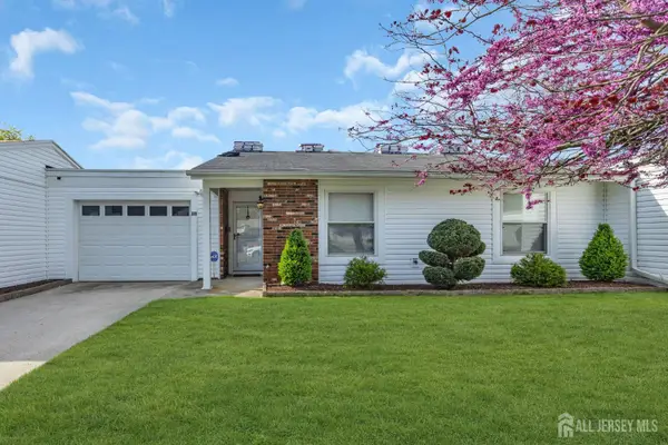 -81 Banyan Plaza #81B, Monroe, NJ 08831