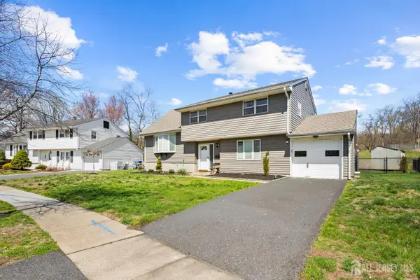 -21 Starlit Drive, Middlesex, NJ 08846