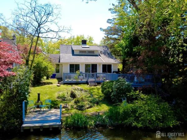 -160 Lakeside Drive S, Piscataway, NJ 08854