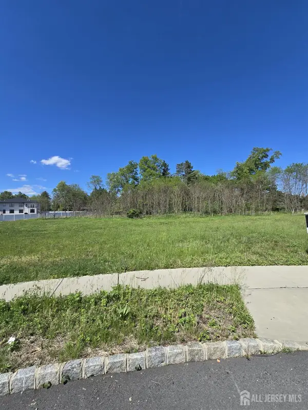 -18 Interlaken Road, South Brunswick, NJ 08852