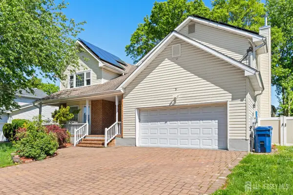-8 Danny Court, North Brunswick, NJ 08902