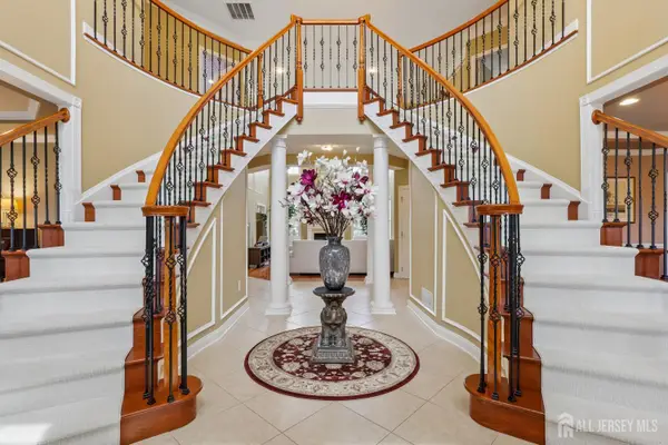 -3 Windhaven Court, Monroe, NJ 08831