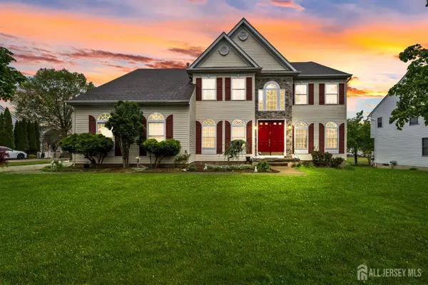 -10 Julie Court, Franklin, NJ 08873