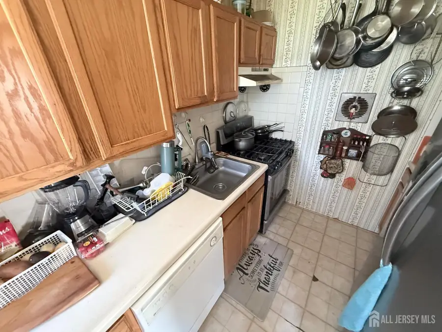 -18 Brandywine Road, Fords, NJ 08863 - #2