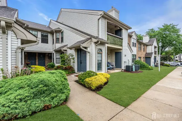 -212 Sunshine Court, Parlin, NJ 08859