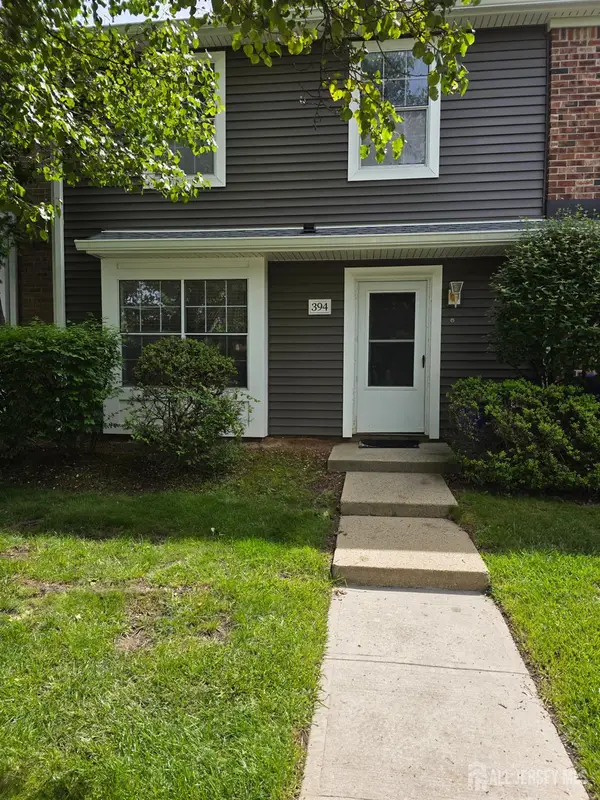 -394 Rittenhouse Court, North Brunswick, NJ 08902