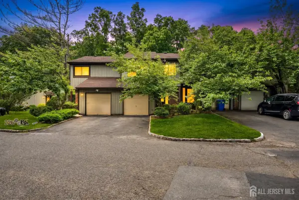 -34 Laurie Court, Old Bridge, NJ 07747