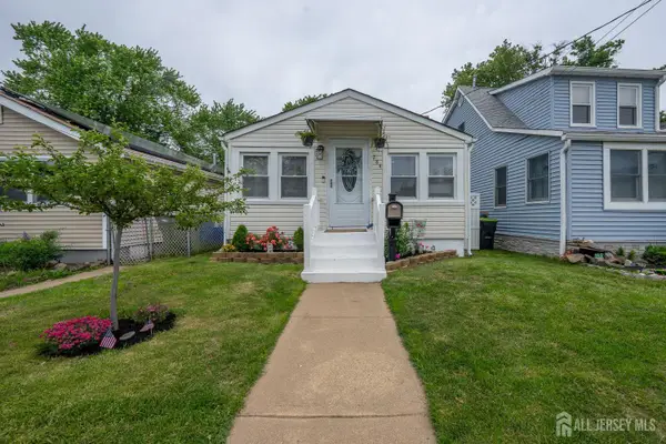 -284 Shoreland Circle, Old Bridge, NJ 08879