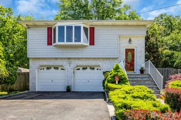 -7 S Brook Drive, Milltown, NJ 08850