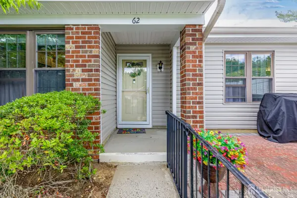 -62 Wycoff Way E, East Brunswick, NJ 08816