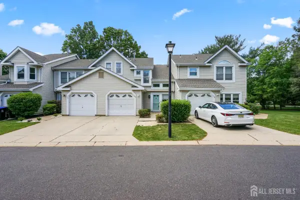 -105 Lloyd Court, East Brunswick, NJ 08816