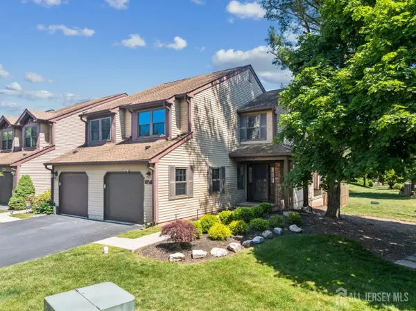 -82 Bayberry Drive, Franklin Twsp, NJ 08873