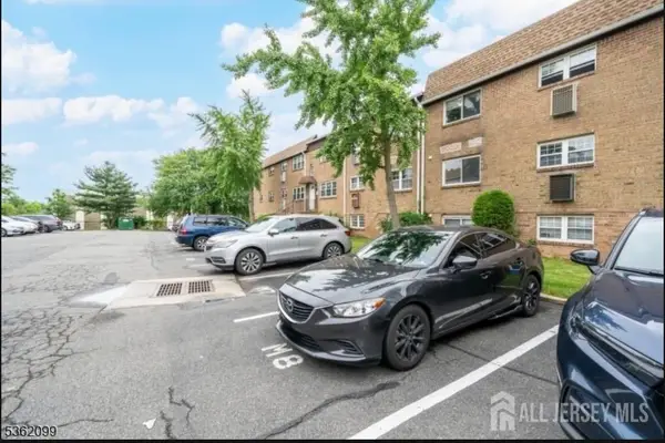 -392 College Drive, Edison, NJ 08817