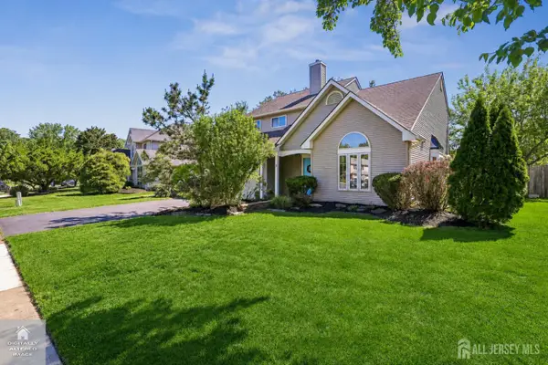 -3 Longbrook Lane, Freehold, NJ 07728