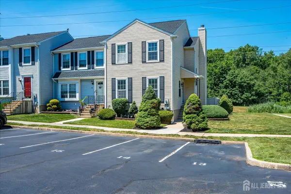-15 Gwizdak Court, Sayreville, NJ 08872