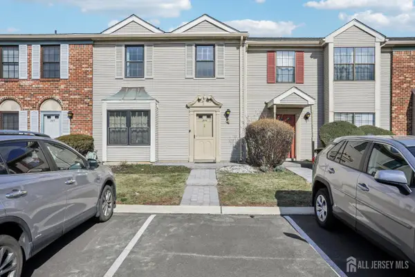 -204 Hampshire Court, Piscataway, NJ 08854