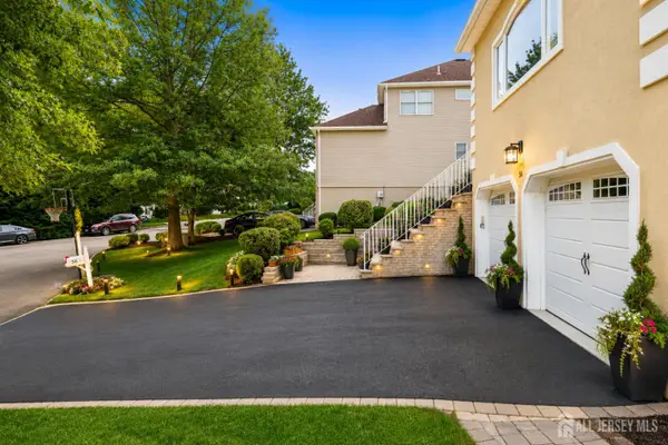 -56 Rookwood Terrace, Morris Plains, NJ 07950