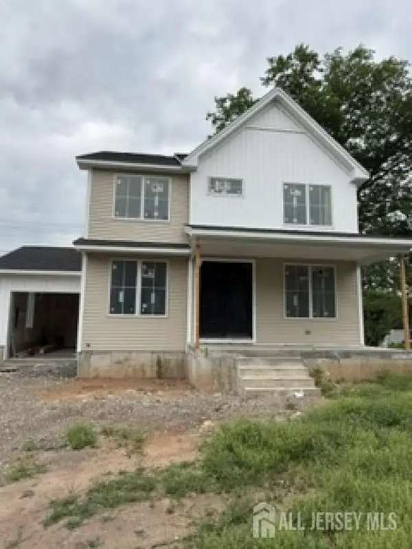 -86 Essex Avenue, Metuchen, NJ 08840
