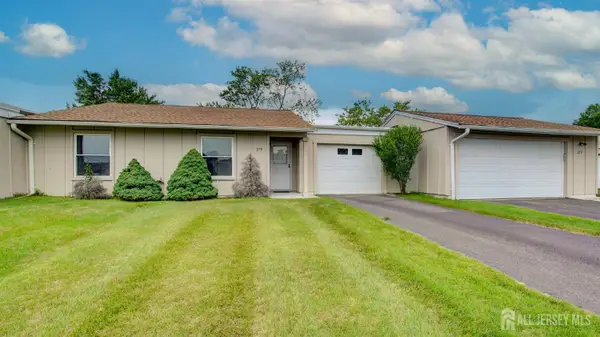 -27 Larch Plaza, Monroe, NJ 08831