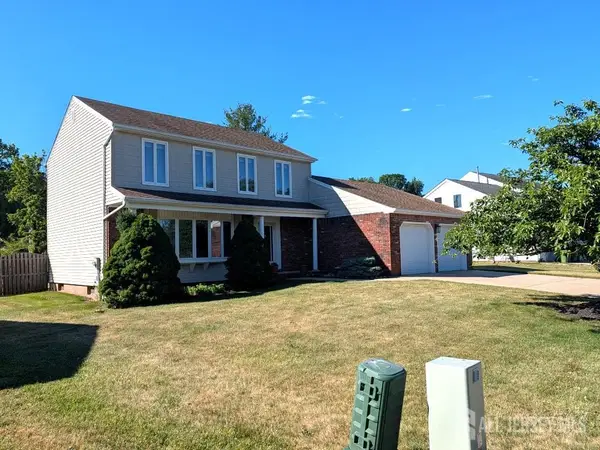 -56 Wintergreen Avenue E, Edison, NJ 08820