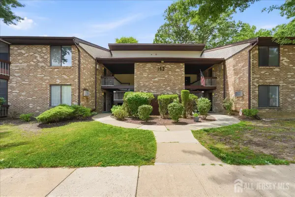 -162 Cross Slope Court #F, Manalapan, NJ 07726