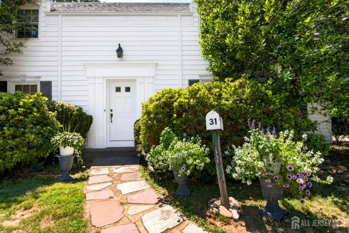 -31 Warwick Road, Colonia, NJ 07067 - #1