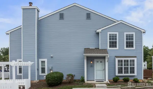 -85 Almond Drive, Franklin Twsp, NJ 08873
