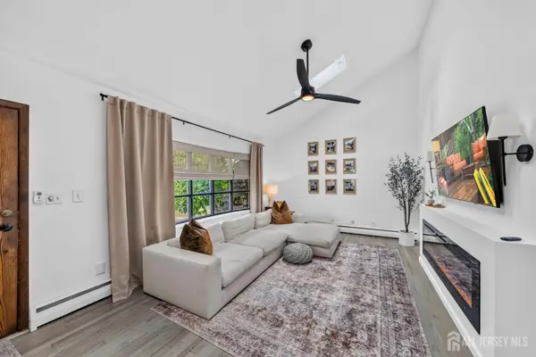 -30 Raven Drive, Woodbridge Proper, NJ 07067