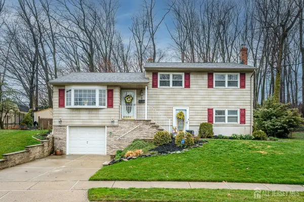 -8 Adelphi Court, Edison, NJ 08837