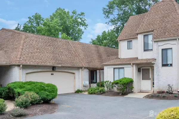 -44 Park Gate Dr Drive, Edison, NJ 08820