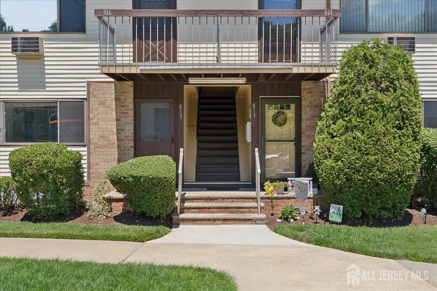 -816 Cricket Lane, Woodbridge, NJ 07095 - #2