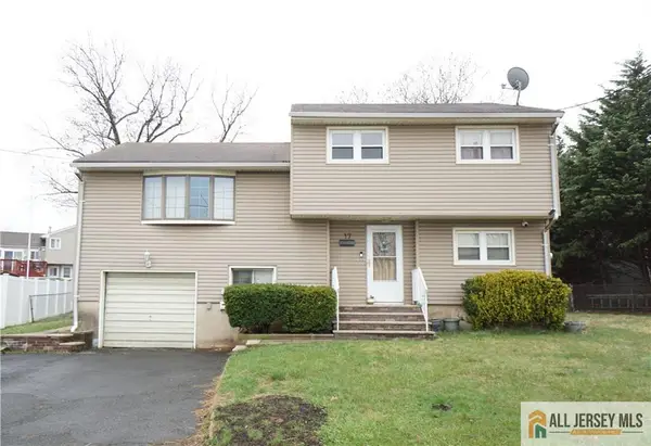 -17 Wedgewood Drive, Carteret, NJ 07008