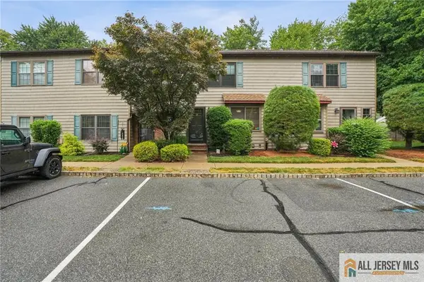 -74 Pheasant Run, Edison, NJ 08820