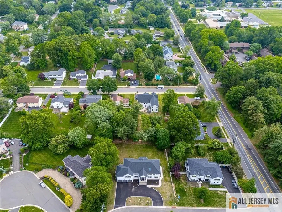 -4 Hemlock Drive, Edison, NJ 08820 - Image #2