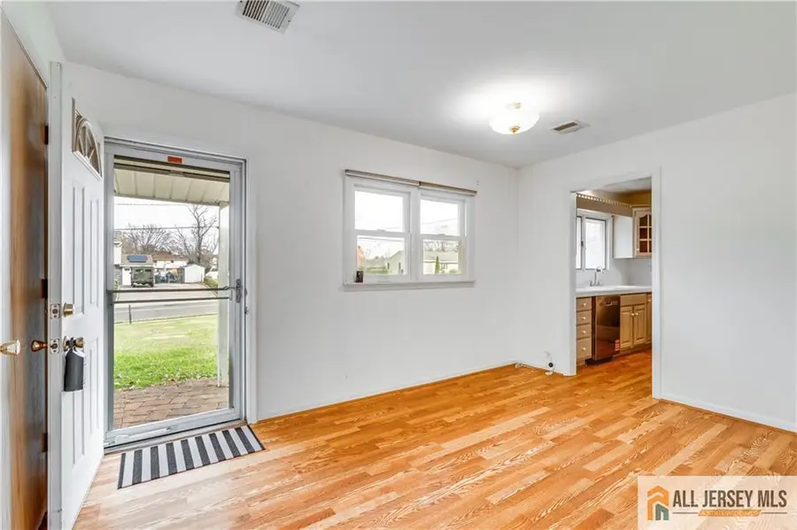 -192 Kendall Road, Kendall Park, NJ 08824 - Image #2