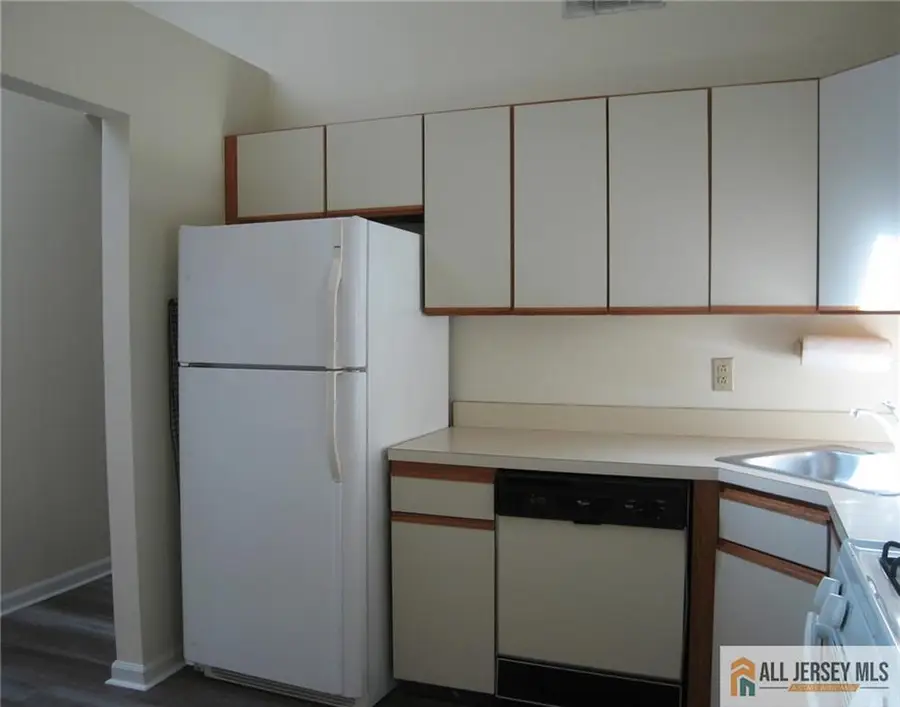 -152 Darwin Lane, North Brunswick, NJ 08902 - Image #2