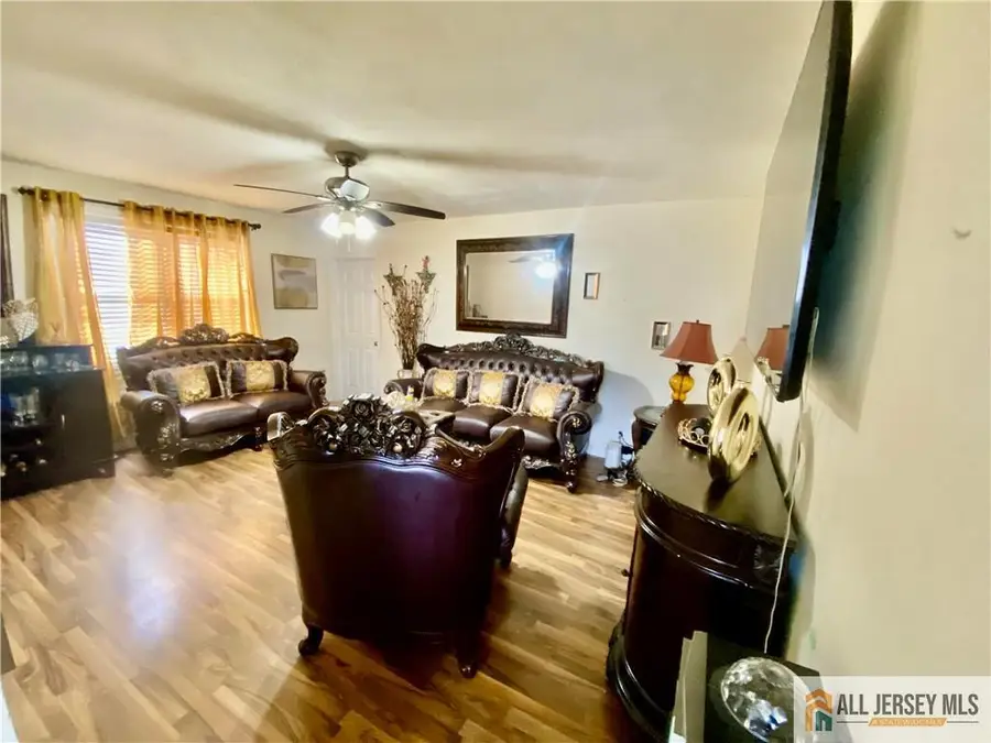 -22 Oakwood Place, North Brunswick, NJ 08902 - Image #2