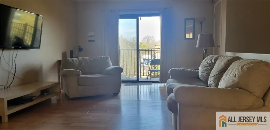 -1212 N Oaks Boulevard, North Brunswick, NJ 08902 - Image #2